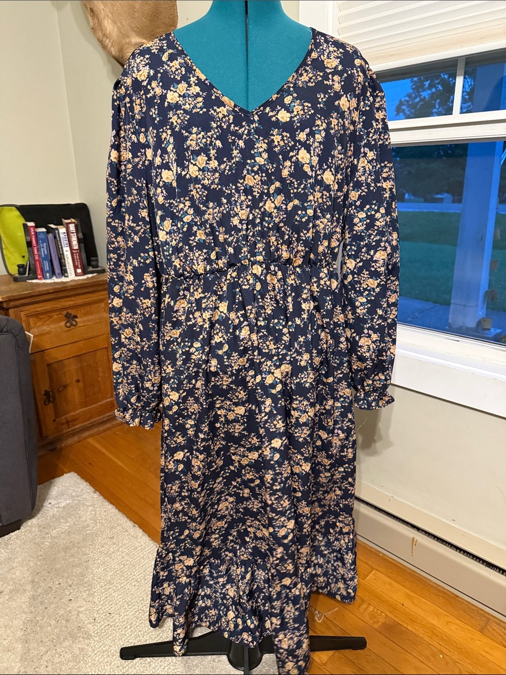 Women's Navy Floral V-Neck Long Sleeve Dress